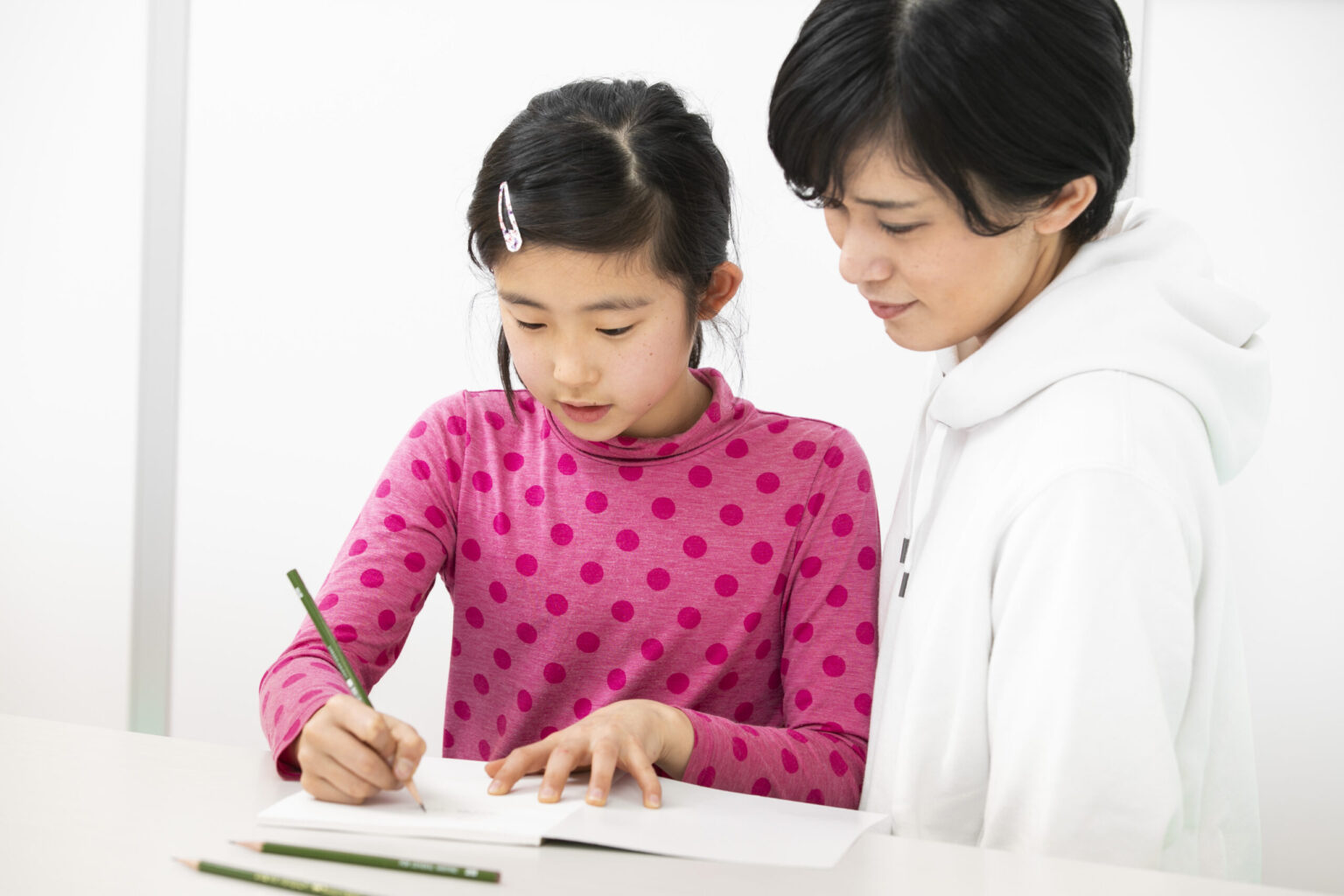 「話す力」と「書く力」どちらから育てる?小学生の表現力を伸ばす2本柱 | みらいミッテ