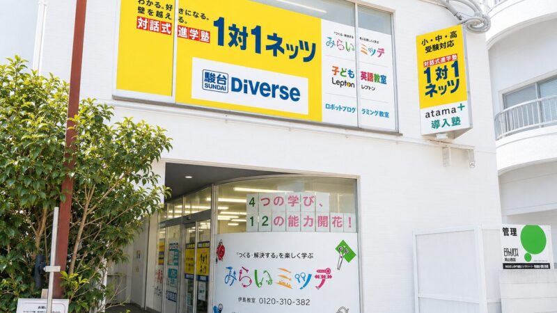 奥へお進みください